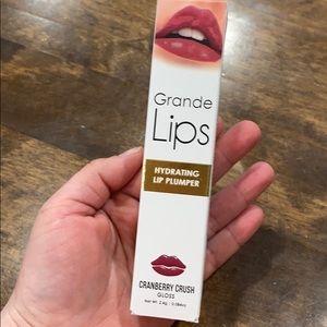 Grande lips cranberry crush